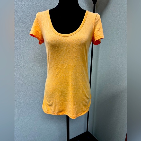 American Eagle Outfitters Women's Orange Scoop Neck T-Shirt size medium - Picture 1 of 8